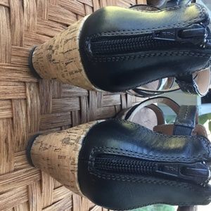 NEW 2U Earth origins black leather cork wedges